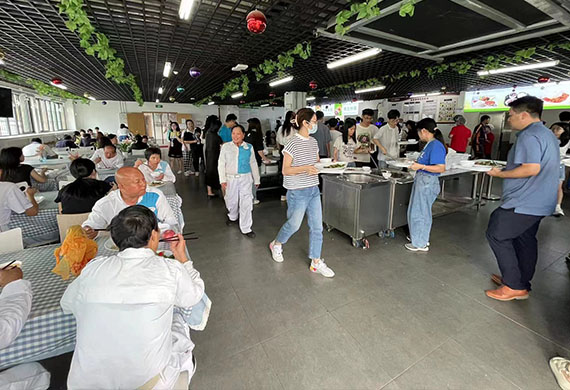 團(tuán)餐行業(yè)市場(chǎng)規(guī)模超2.1萬(wàn)億，未來(lái)行業(yè)發(fā)展突破口在何方？