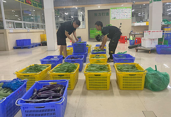 萬(wàn)家歡膳食食堂承包經(jīng)營(yíng)過(guò)程中是如何采購(gòu)的？